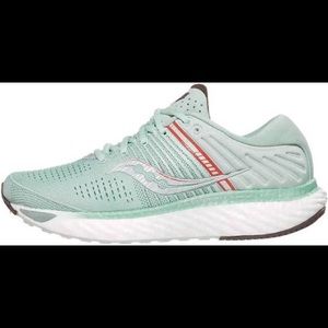 NEW Saucony Triumph 17 sneakers